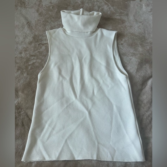 Women’s Zara Brand sleeveless cream colored turtleneck - Picture 4 of 5